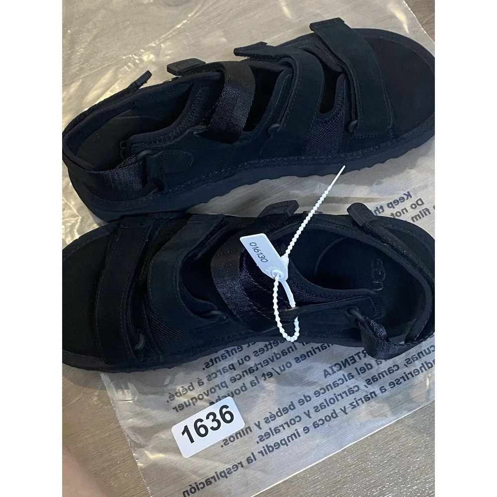 UGG new without